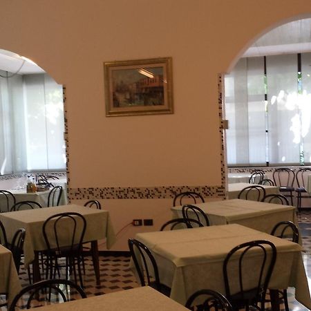 Hotel Villa Podgora Rimini Exterior photo